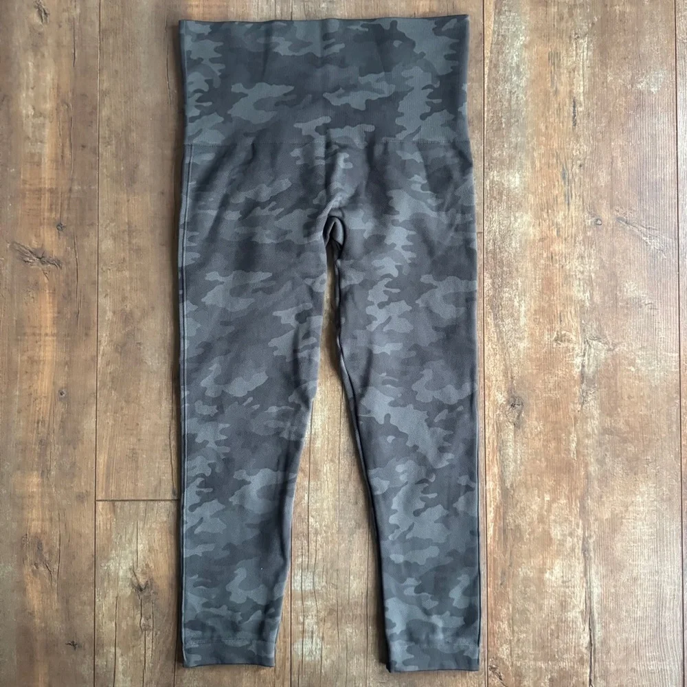 SPANX Look At Me Now Seamless Sage Camo Print High-Waisted Leggings Sz Medium - Picture 2 of 5
